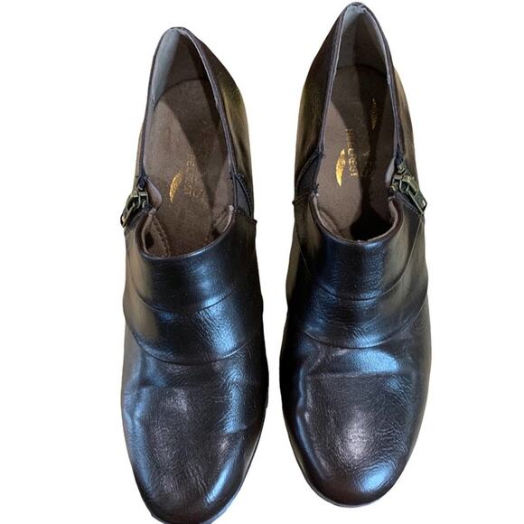 Aerosoles  shoes shooties. Side zip slip on ankle booties. Size 8. Heel rest - Picture 2 of 10